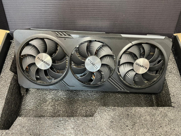 Gigabyte Radeon RX 7800 XT GAMING OC 16GB – GDDR6 256-bit, Windforce Cooling, Metal Backplate, DP 2.1, HDMI 2.1, RDNA 3 – GV-R78XTGAMING OC-16GD | A+ Grade – Excellent Condition, Tested & Verified, Comes with Original Box Gigabyte